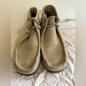Clark’s Wallabee boots 10M - Sand Suede Crepe Sole